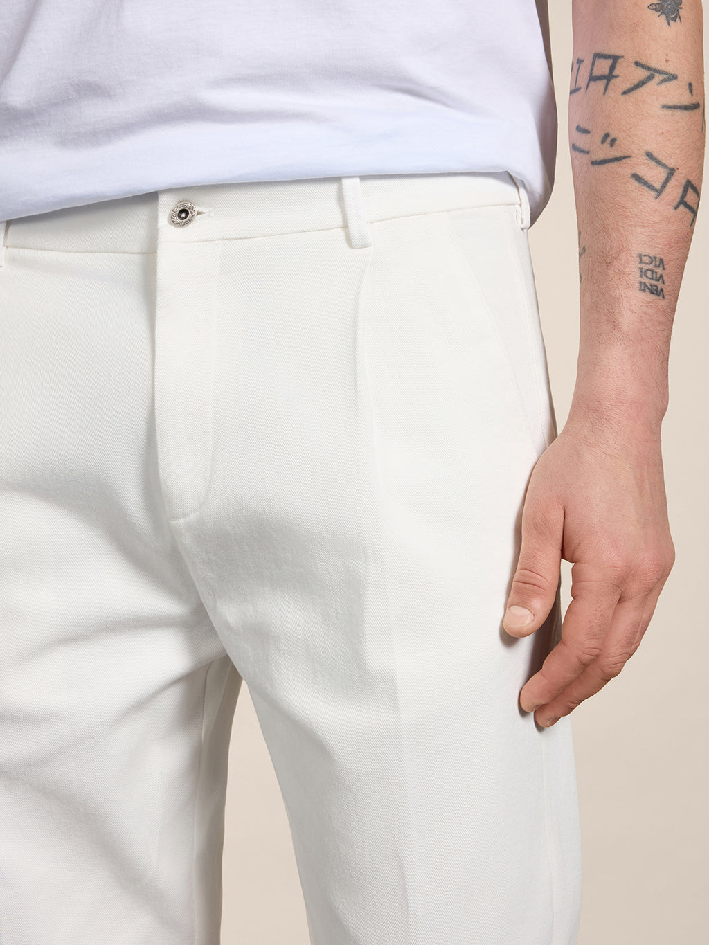 REGULAR-FIT CHINO TROUSERS IN WHITE COMFORT DENIM - PURE WHITE  - Check Active | Pence 1979