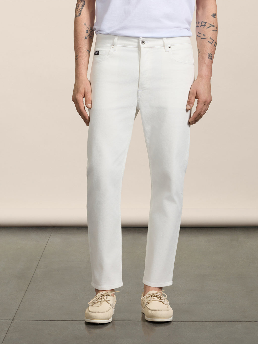 CARROT-FIT TROUSERS IN WHITE COMFORT DENIM - PURE WHITE - Check Active | Pence 1979