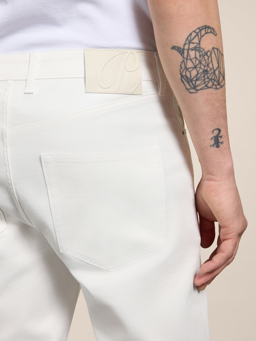 CARROT-FIT TROUSERS IN WHITE COMFORT DENIM - PURE WHITE - Check Active | Pence 1979