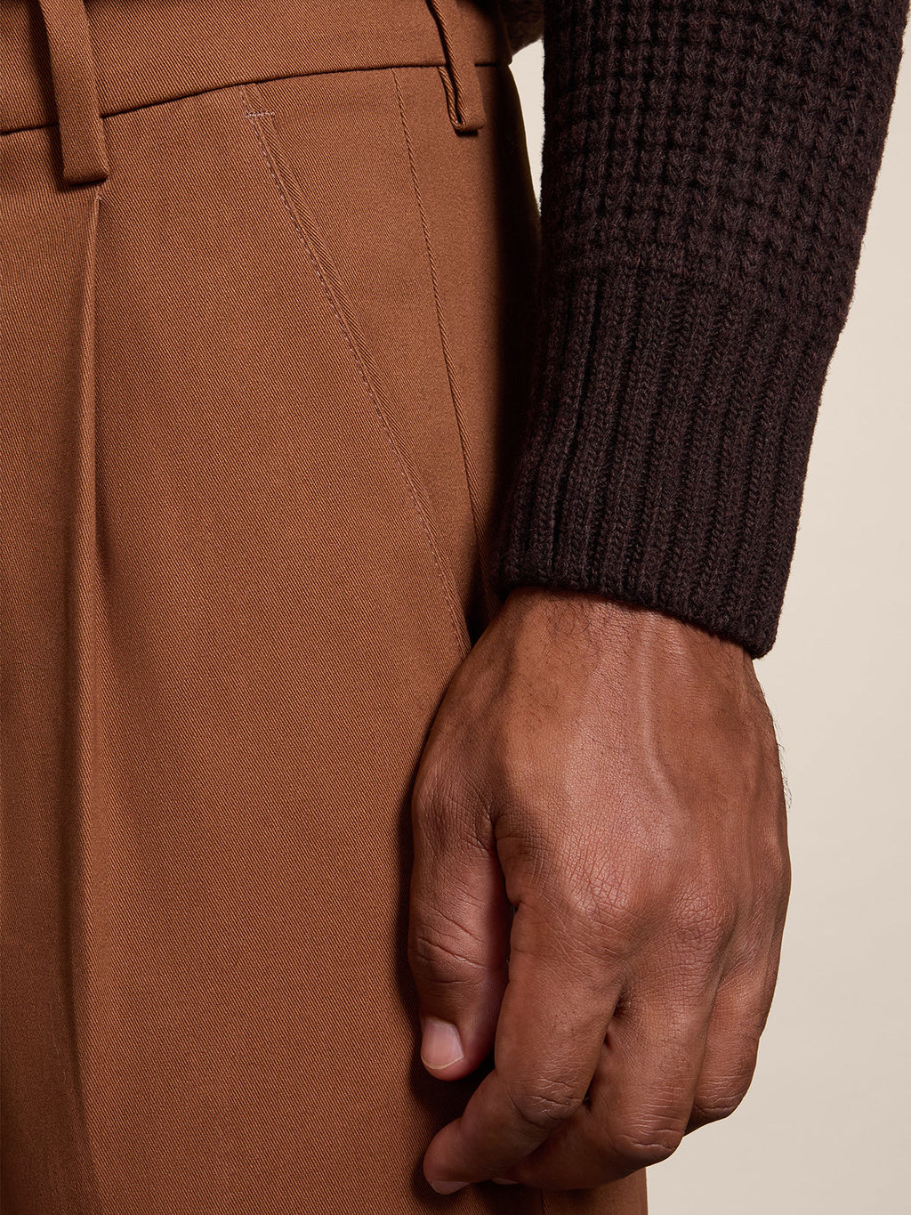 REGULAR FIT CHINO PANT WITH SINGLE PLEAT TOBACCO - TOBACCO - Check Active | Pence 1979