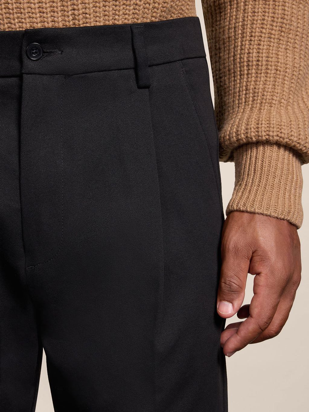 REGULAR FIT CHINO PANTS WITH ONE PLEAT BLACK - BLACK - Check Active | Pence 1979
