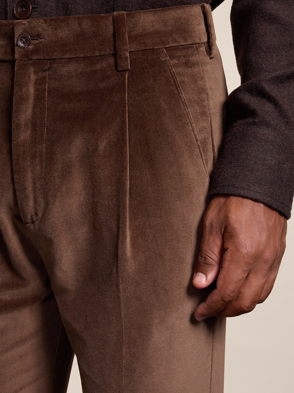REGULAR FIT VELVET CHINO PANTS WITH ONE PLEAT COFFEE - COFFEE - Check Active | Pence 1979