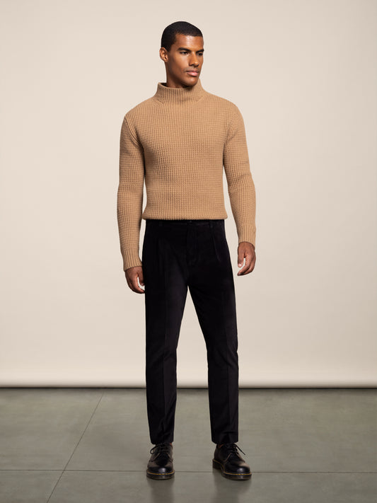 REGULAR FIT VELVET CHINO PANTS WHIT ONE PLEAT BLACK - BLACK - Check Active | Pence 1979
