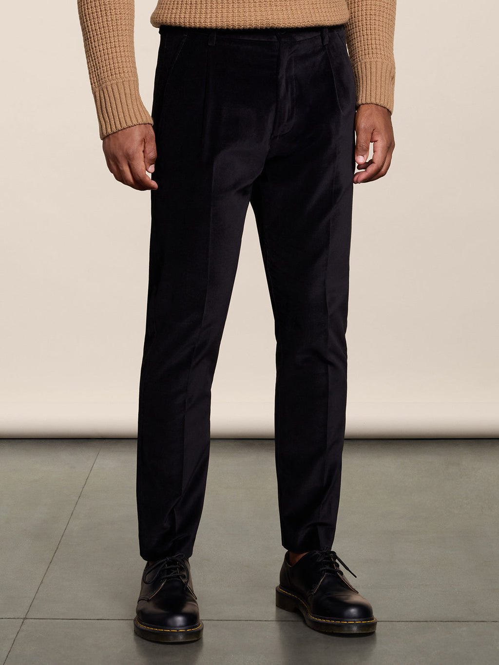 REGULAR FIT VELVET CHINO PANTS WHIT ONE PLEAT BLACK - BLACK - Check Active | Pence 1979