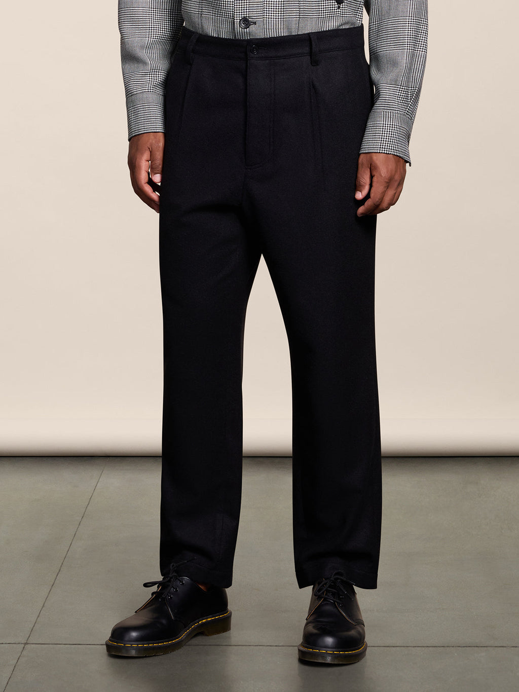 RELAXED FITBLACK FANNEL PANTS WITH WORKER DETAILS - BLACK - Check Active | Pence 1979