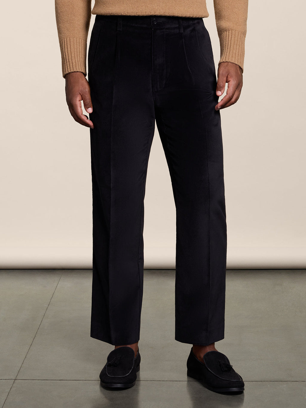 LOOSE-FIT BLACK CHINO PANT WITH TWO PLEAT - BLACK - Check Active | Pence 1979