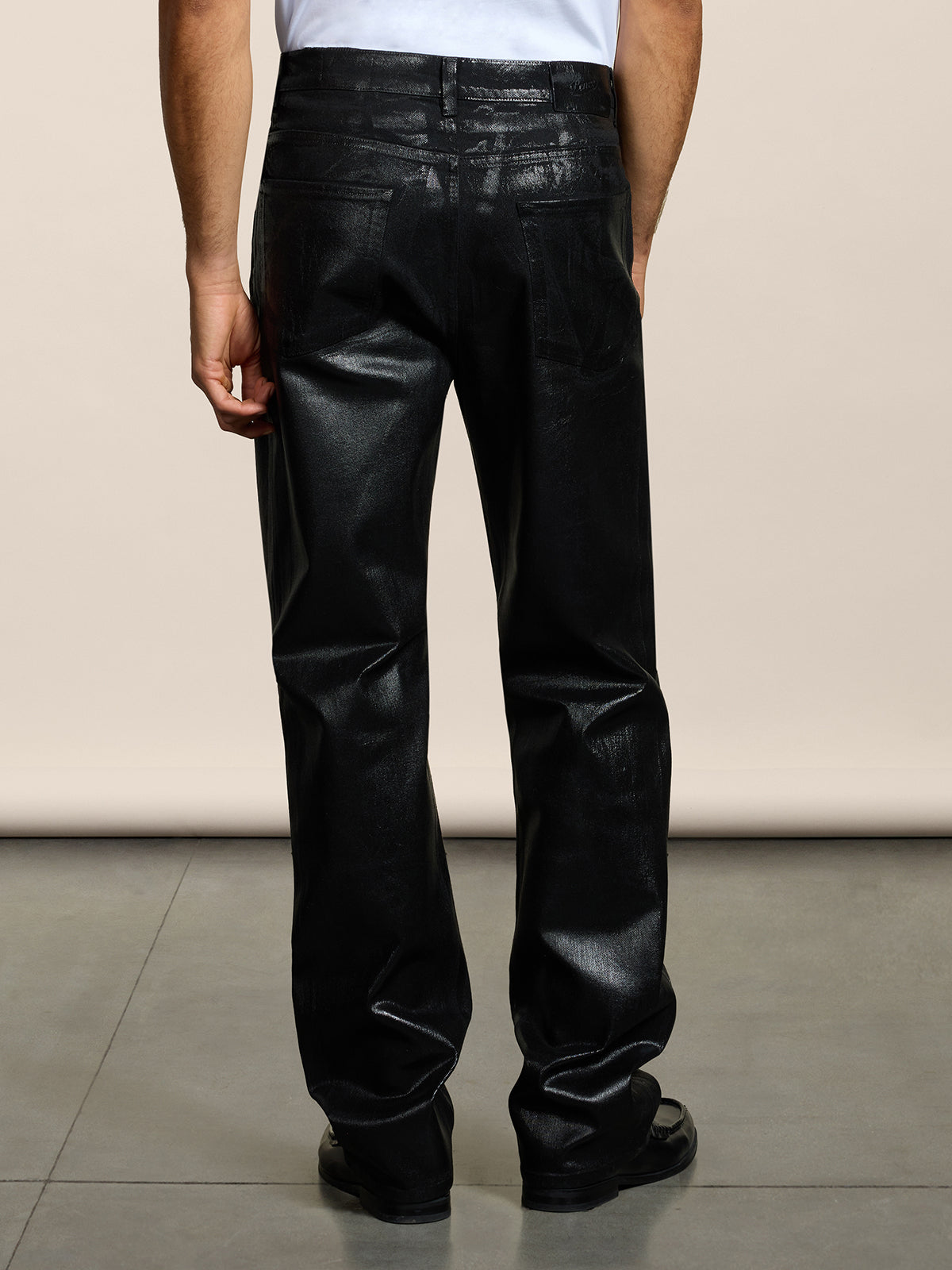 MEN'S 5 POCKET LOOSE FIT PANT IN DENIM WITH METALLIC COATING BLACK