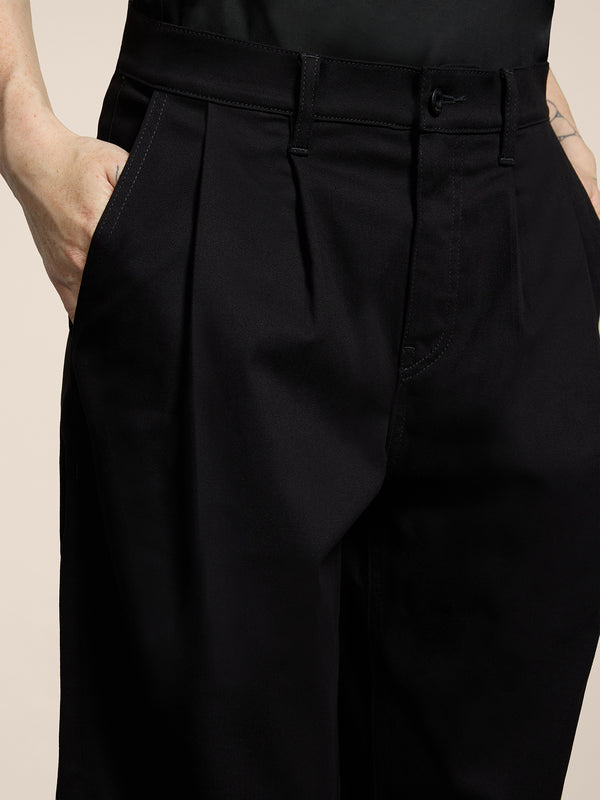 UNISEX RELAXED FIT PANT IN COTTON SATIN WITH DOUBLE PLEATS BLACK - BLACK - Men′s Bottomwear | Pence 1979