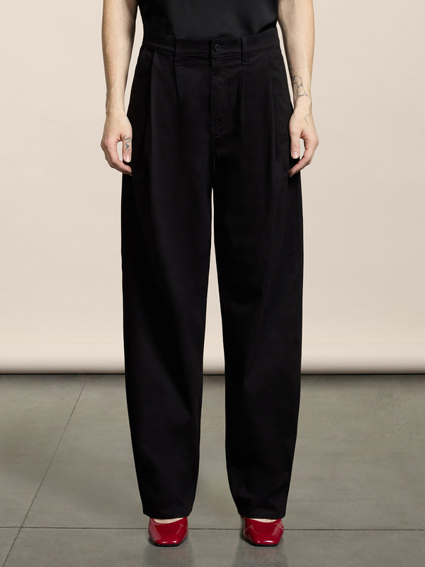 UNISEX RELAXED FIT PANT IN COTTON SATIN WITH DOUBLE PLEATS BLACK - BLACK - Men′s Bottomwear | Pence 1979