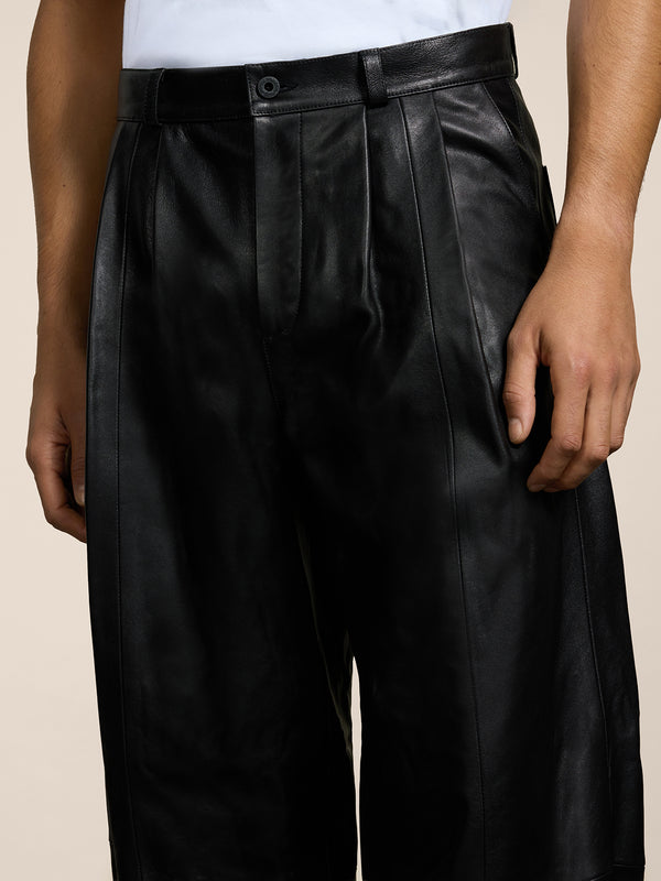 UNISEX RELAXED FIT LAMB LEATHER PANT WITH DOUBLE PLEATS BLACK  - BLACK - Men′s Bottomwear | Pence 1979