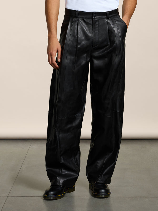 UNISEX RELAXED FIT LAMB LEATHER PANT WITH DOUBLE PLEATS BLACK  - BLACK - Men′s Bottomwear | Pence 1979