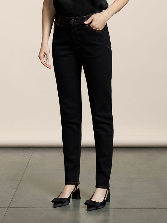 WOMEN'S 5 POCKET SLIM FIT PANT IN BLACK COMFORT DENIM  - BLACK - Women′s Bottomwear | Pence 1979