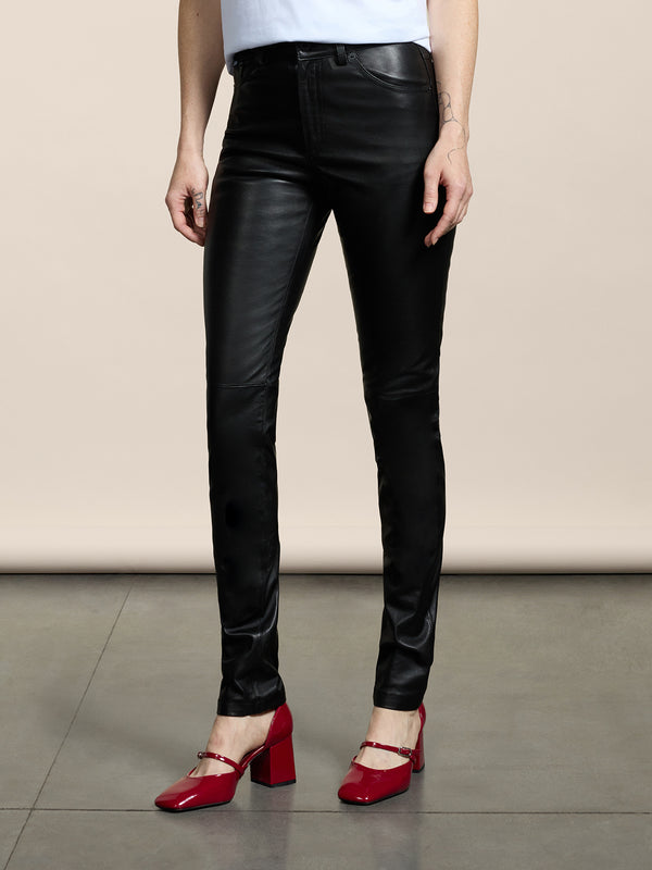 WOMEN'S SLIM FIT 5 POCKET PANT IN STRETCH LAMB LEATHER BLACK - BLACK - Women′s Bottomwear | Pence 1979