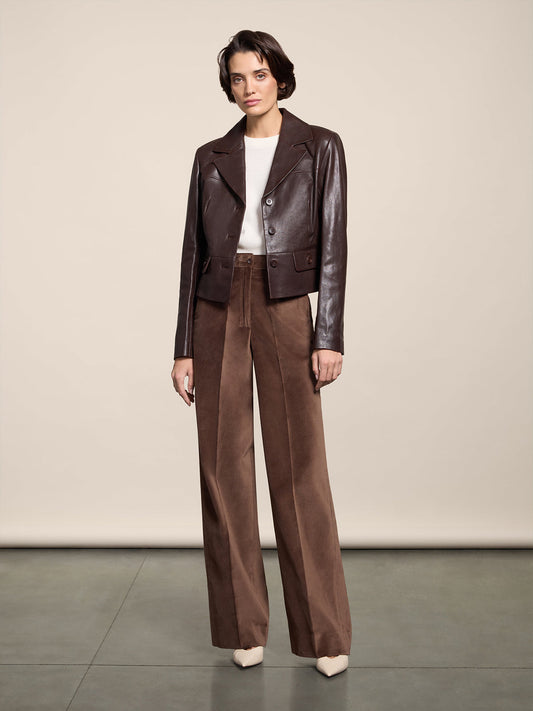 SLIM FIT MAHOGANY LEATHER SHORT SINGLE BREASTED BLAZER WITH PEAK LAPELS - MAHOGANY - Capi in Pelle Donna | Pence 1979