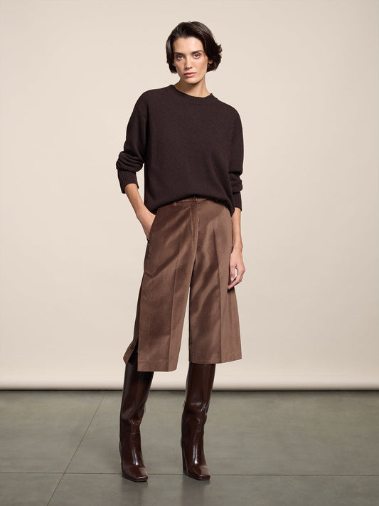 LOOSE FIT COFFEE VELVET BERMUDA SHORTS WITH SIDE BUTTON OPENINGS - COFFEE - Check Active | Pence 1979