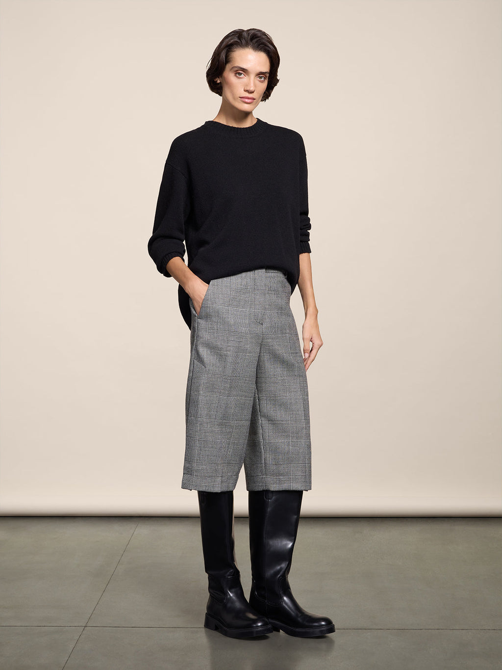 LOOSE FIT BLACK AND WHITE BERMUDA SHORTS WITH SIDE BUTTON OPENINGS - BLACK\WHITE  - Check Active | Pence 1979
