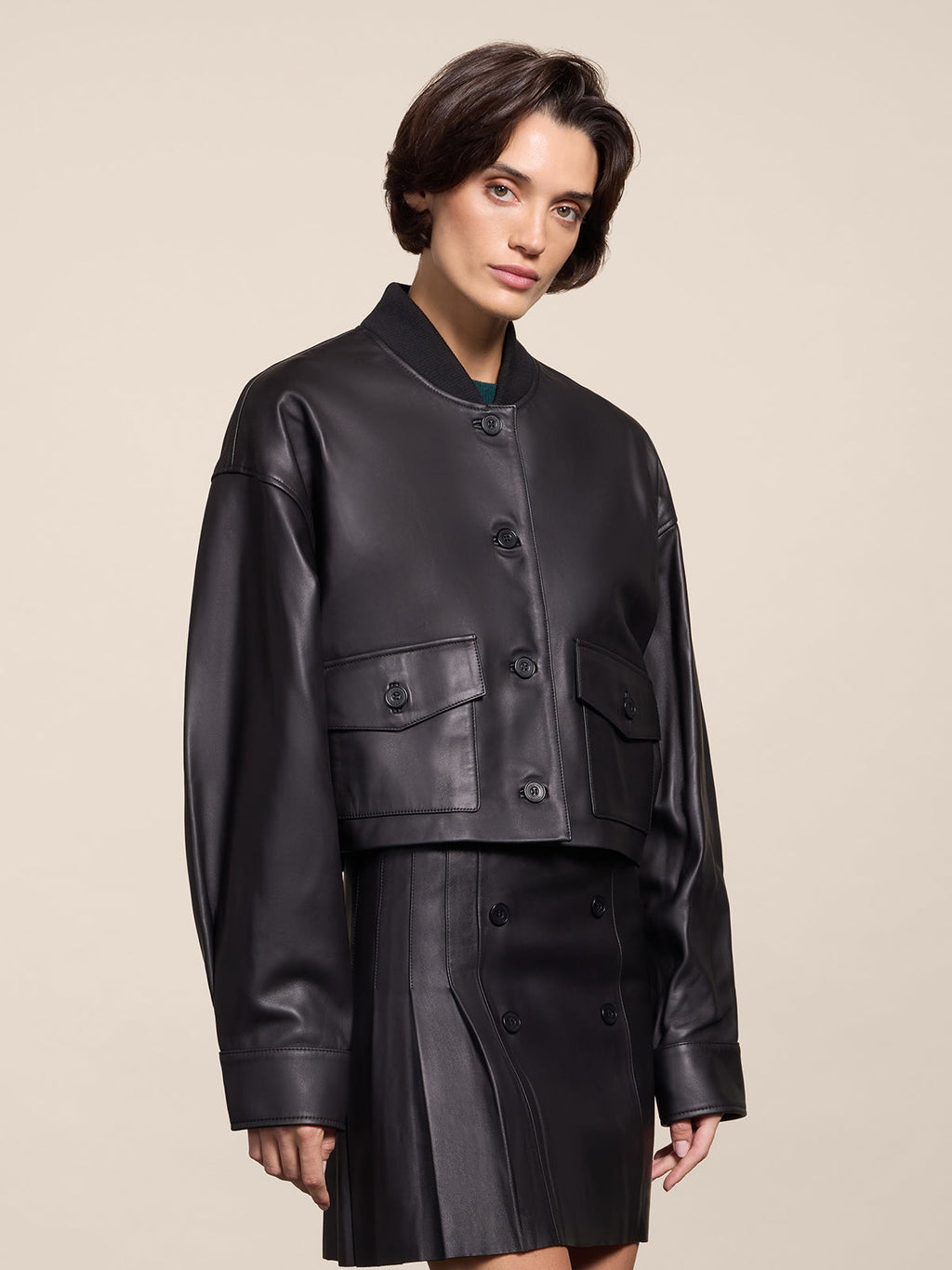EGULAR FIT BLACK CROPPED BOMBER WITH KNIT COLLAR - BLACK - Capi in Pelle Donna | Pence 1979