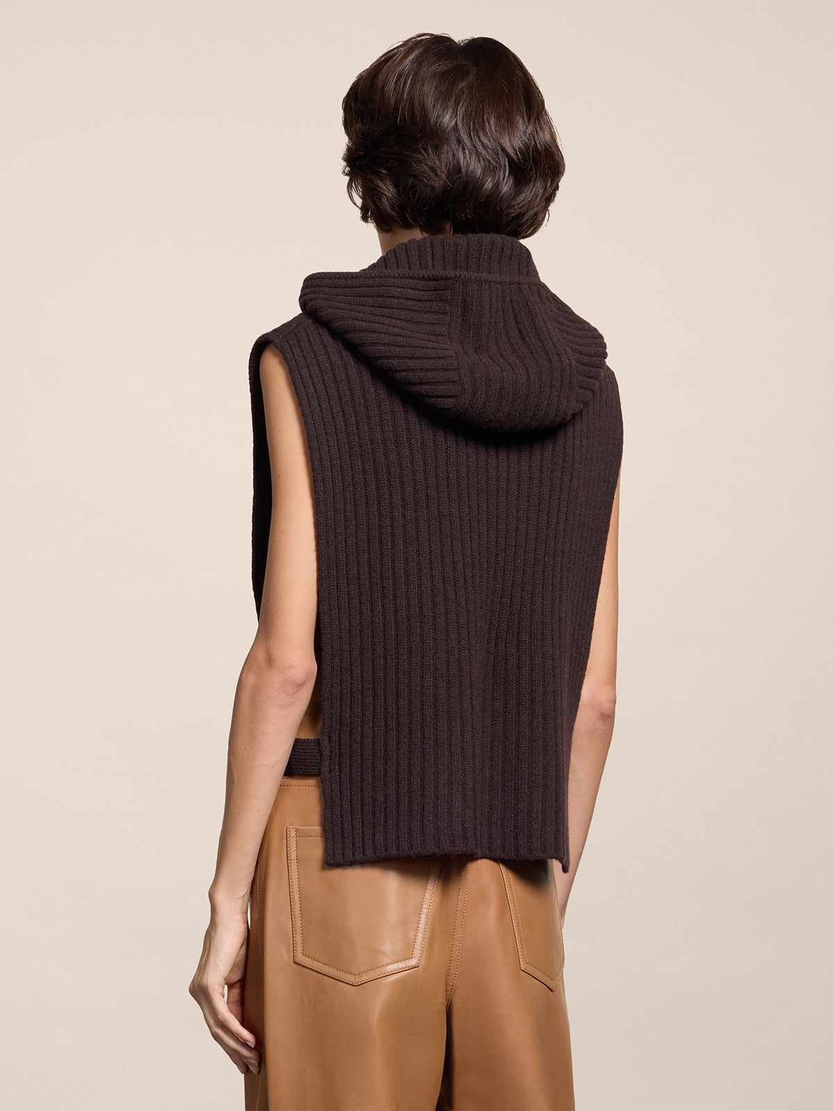 RIBBED WOOL HOODIE VEST MAHOGANY